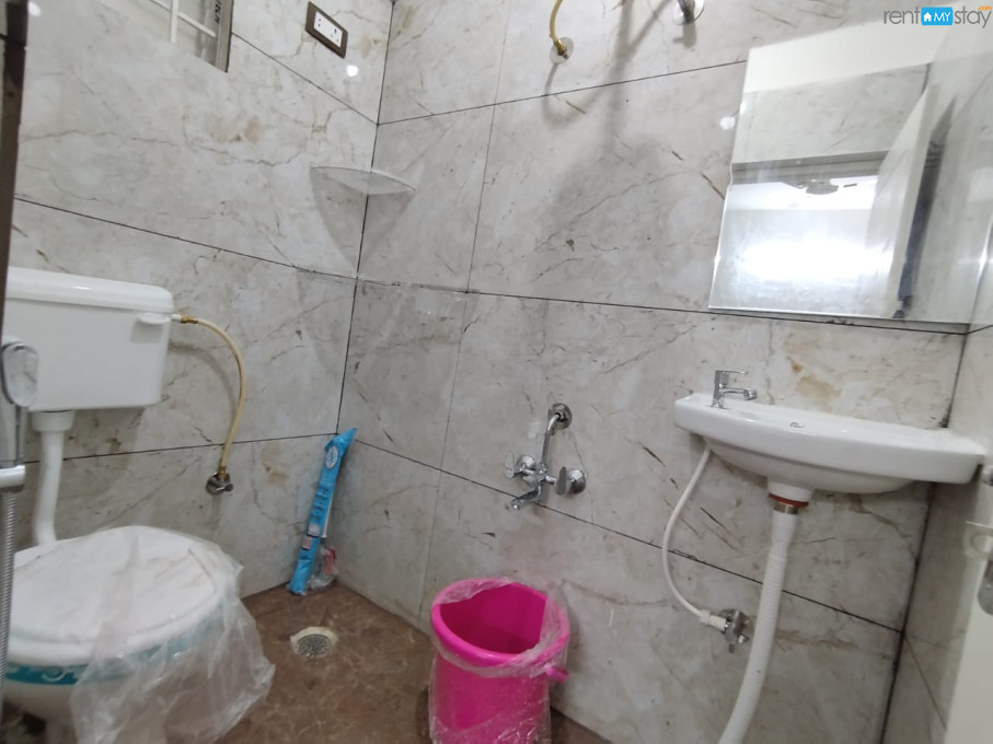 prop_17430774510