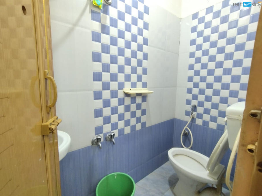 prop_17463573590
