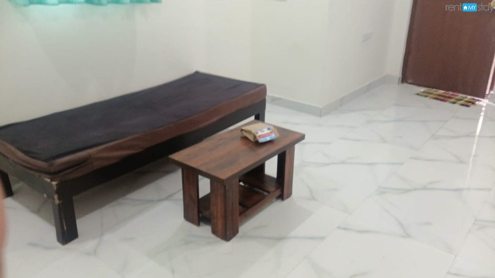 prop_17479797100