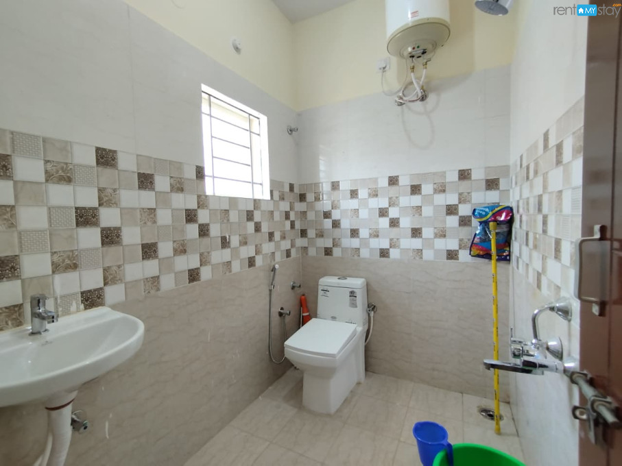 prop_17578429160
