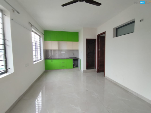 2bhk semi fursnished flat near Royal minakshi mall 